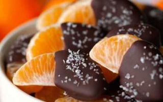 Мандарини в шоколаді — як готувати в домашніх умовах з горішками