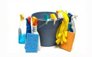 Як помити глянсову натяжну стелю без розводів в домашніх умовах